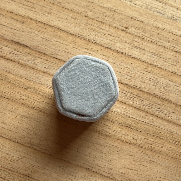 Pale blue ring box - Picture 4 of 6